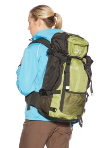 Wie sitzt ein Wanderrucksack richtig?