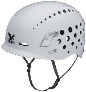 Wie muss ein Kletterhelm sitzen?