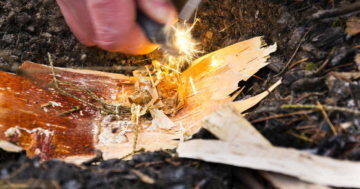 Feuerstahl mit Klappmesser